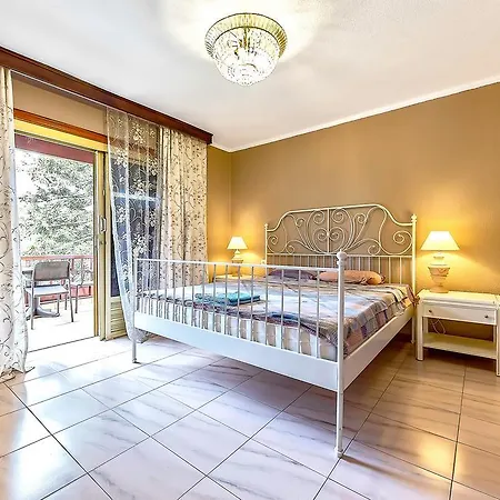 Pensión Americas Family