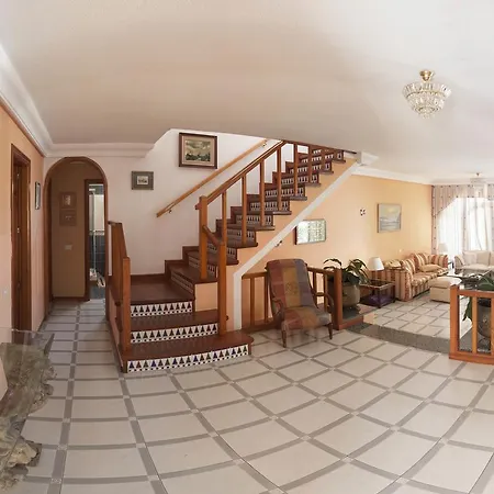 Americas Family בית הארחה *